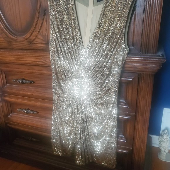 BALMAIN Paris Gold sequin mini dress - Picture 4 of 6